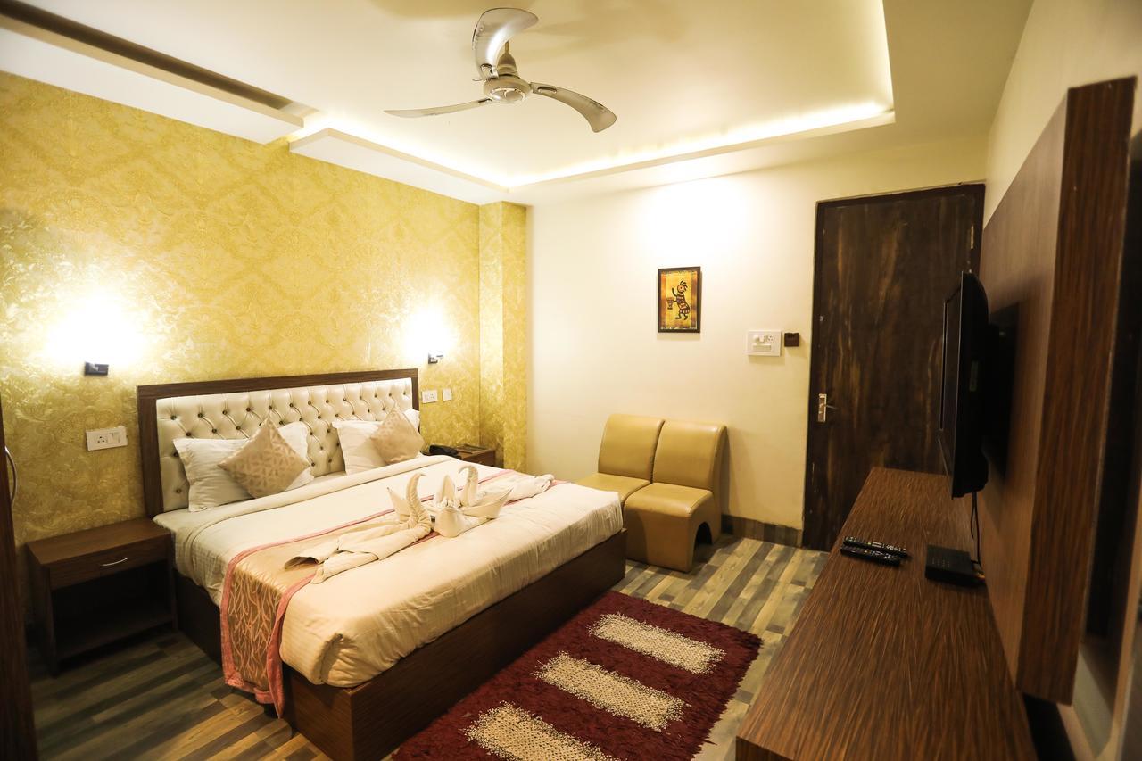 The Grand Orion Hotel Chinhat Exterior photo